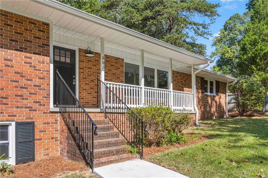 601 Shadybrook Road High Point, NC 27265 - Photo 4 of 39