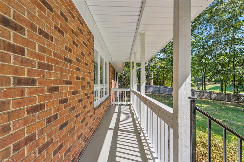 601 Shadybrook Road High Point, NC 27265 - Photo 5 of 39