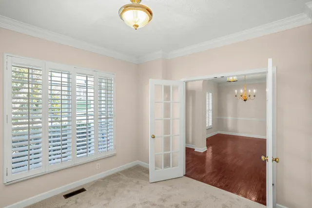 a view of livingroom with furniture