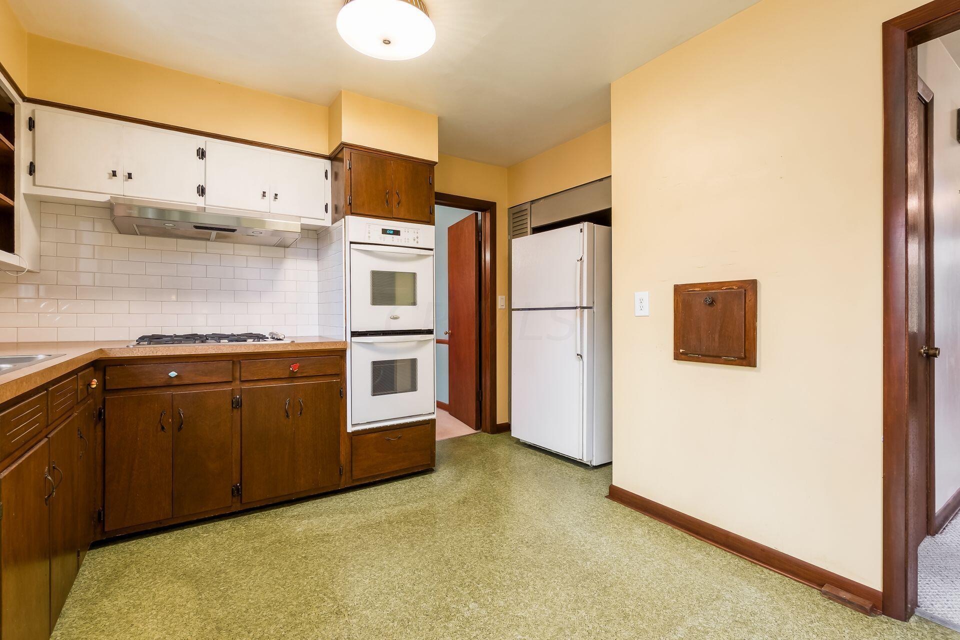253 Croswell Road Columbus, OH 43214 - Photo 14 of 45 Kitchen