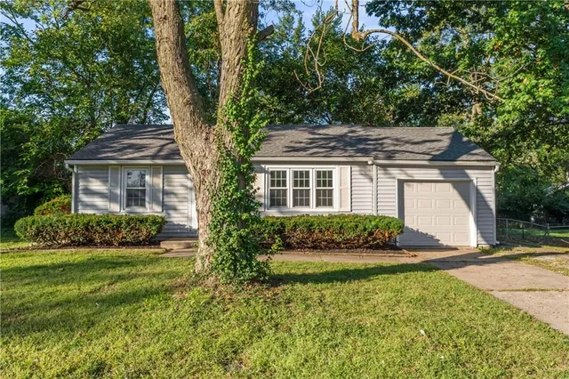 $215,000 | 7036 Hunter Street, Raytown, MO 64133