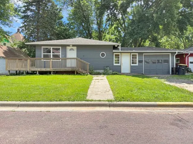 $129,900 | 415 West 4th Street, Blue Earth, MN 56013