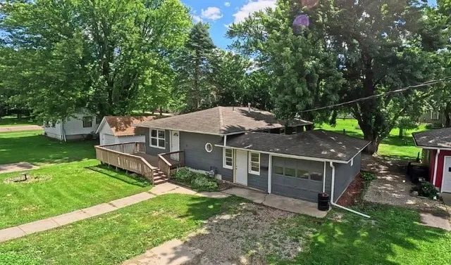 $129,900 | 415 West 4th Street, Blue Earth, MN 56013