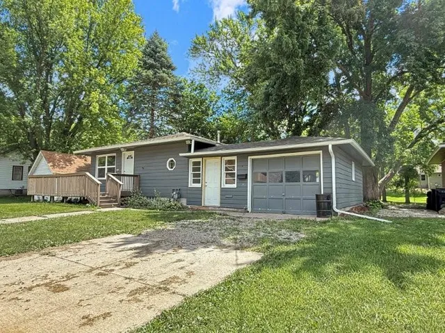 $129,900 | 415 West 4th Street, Blue Earth, MN 56013