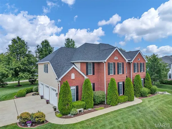 $744,500 | 1011 Hawks Landing Drive, Lake St. Louis, MO 63367
