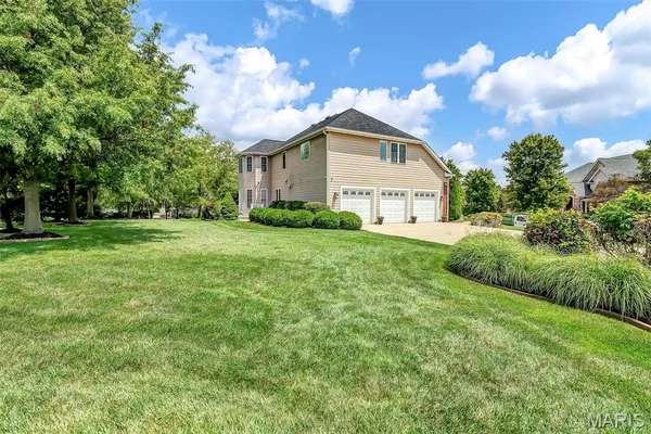 $744,500 | 1011 Hawks Landing Drive, Lake St. Louis, MO 63367