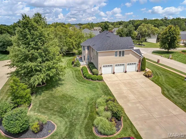 $744,500 | 1011 Hawks Landing Drive, Lake St. Louis, MO 63367