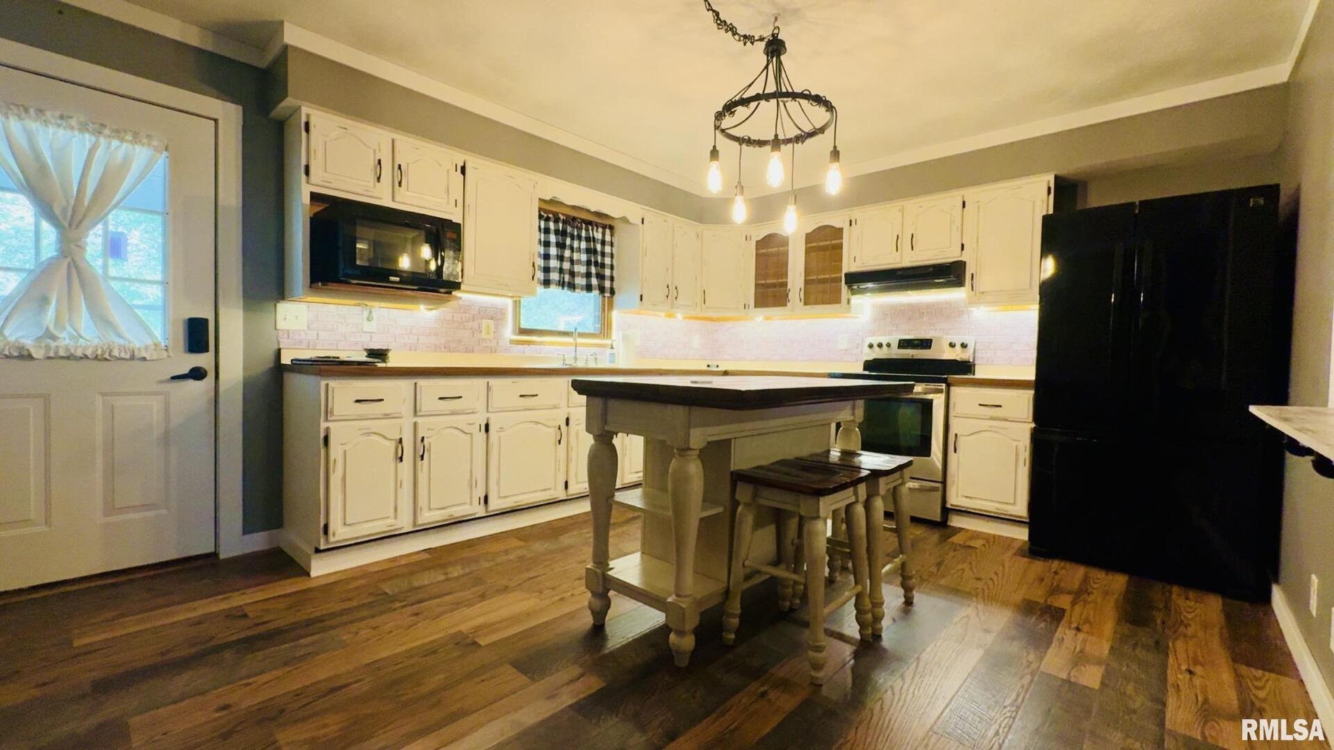 5381 Center Street Mulkeytown, IL 62865 - Photo 23 of 34 a kitchen with stainless steel appliances a stove a refrigerator and a microwave