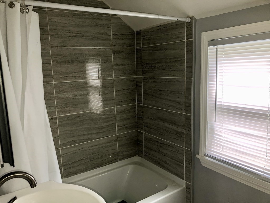 52 Mandalay Road Springfield, MA 01118 - Photo 18 of 24 a bathroom with a bathtub