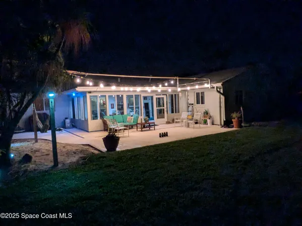 a view of a house with backyard and porch