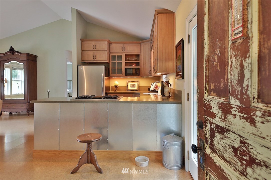 8024 Maple Point Drive Clinton, WA 98236 - Photo 13 of 40 Gallery Image 13
