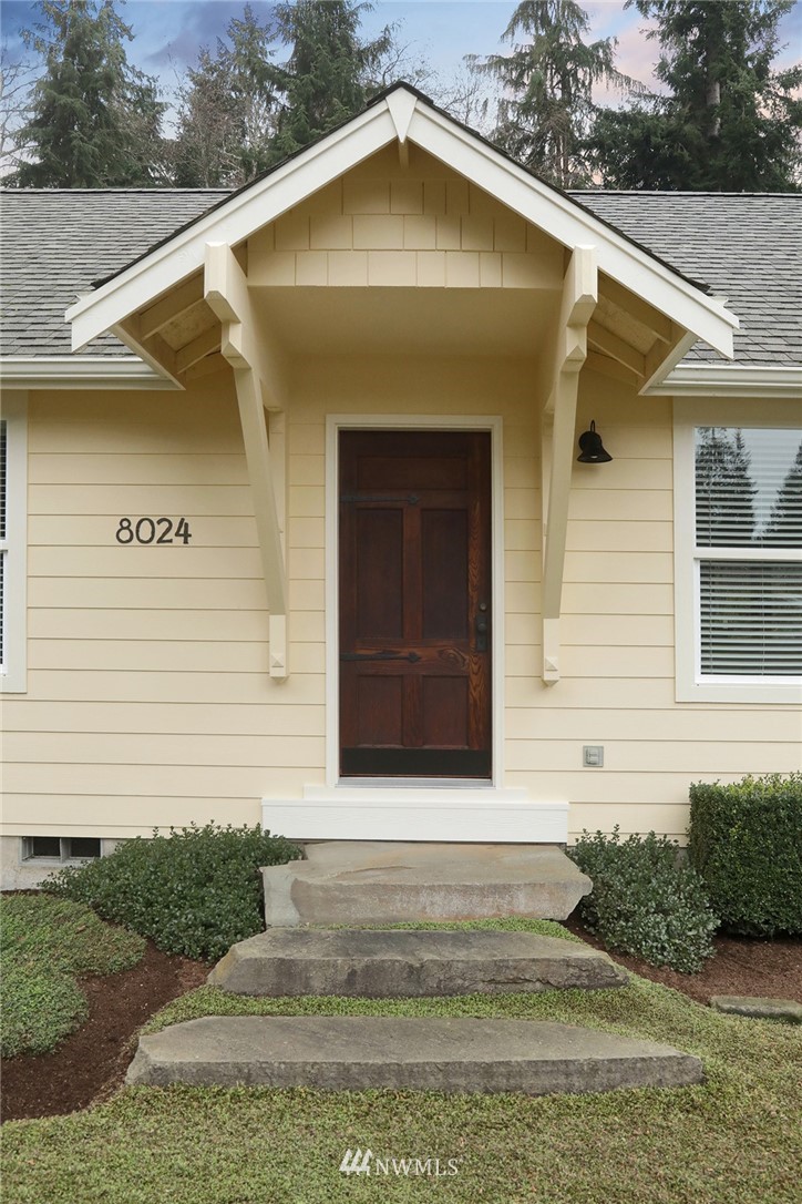 8024 Maple Point Drive Clinton, WA 98236 - Photo 3 of 40 Gallery Image 3