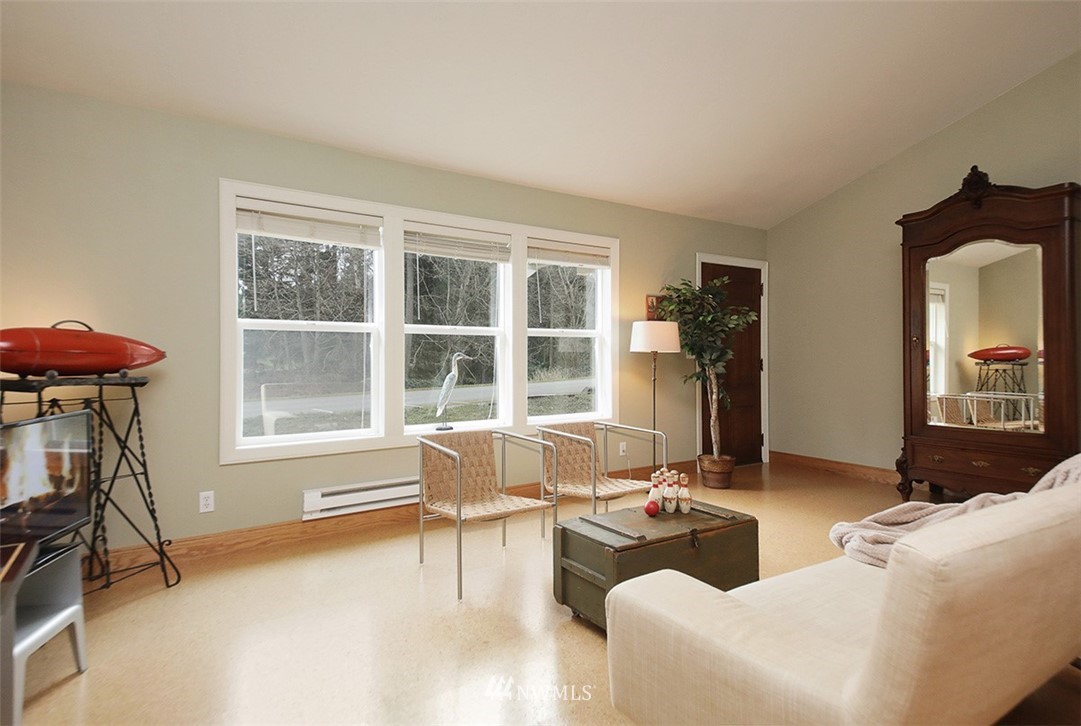 8024 Maple Point Drive Clinton, WA 98236 - Photo 4 of 40 Gallery Image 4