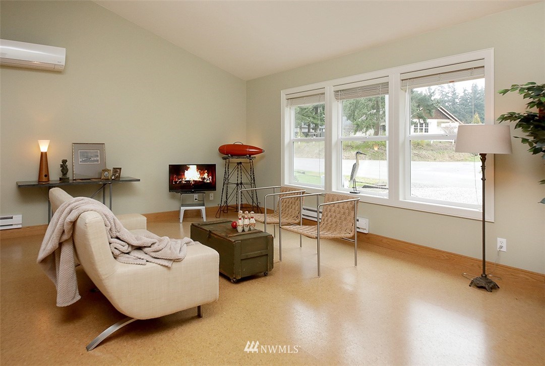 8024 Maple Point Drive Clinton, WA 98236 - Photo 7 of 40 Gallery Image 7