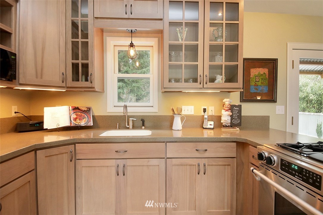 8024 Maple Point Drive Clinton, WA 98236 - Photo 10 of 40 Gallery Image 10