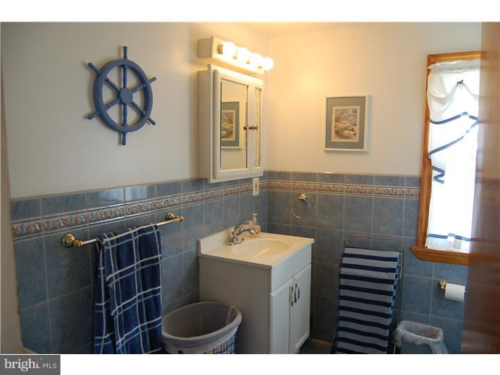1008 Edgerton Road Secane, PA 19018 - Photo 11 of 18 Bathroom