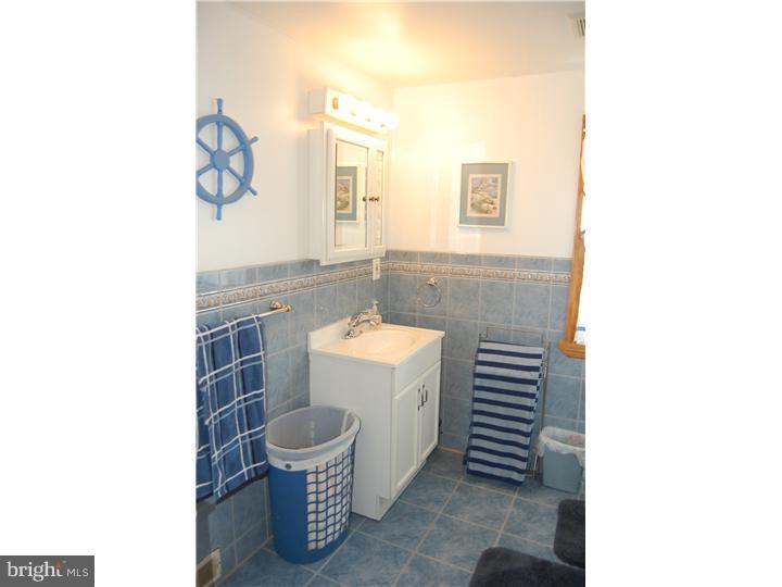 1008 Edgerton Road Secane, PA 19018 - Photo 12 of 18 Bathroom