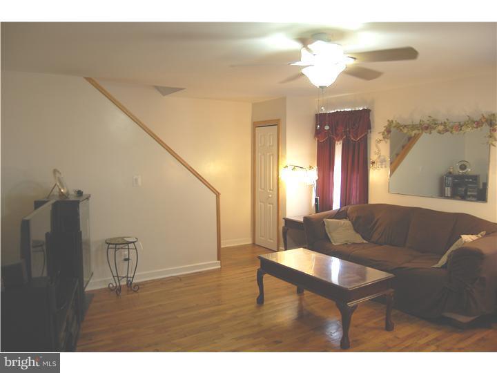 1008 Edgerton Road Secane, PA 19018 - Photo 3 of 18 Living Room