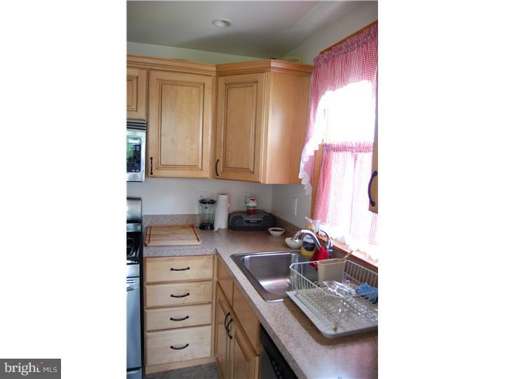 1008 Edgerton Road Secane, PA 19018 - Photo 7 of 18 Kitchen