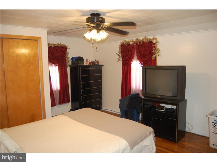 1008 Edgerton Road Secane, PA 19018 - Photo 8 of 18 Bedroom - Main