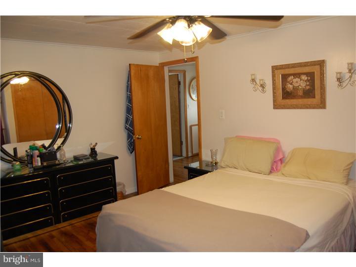 1008 Edgerton Road Secane, PA 19018 - Photo 9 of 18 Bedroom - Main