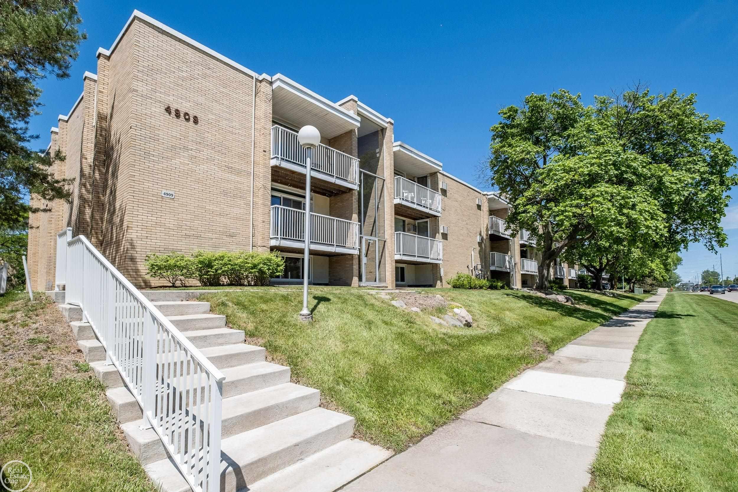 4909 Crooks Road, Unit E 5 Royal Oak, MI 48073 - Photo 23 of 35