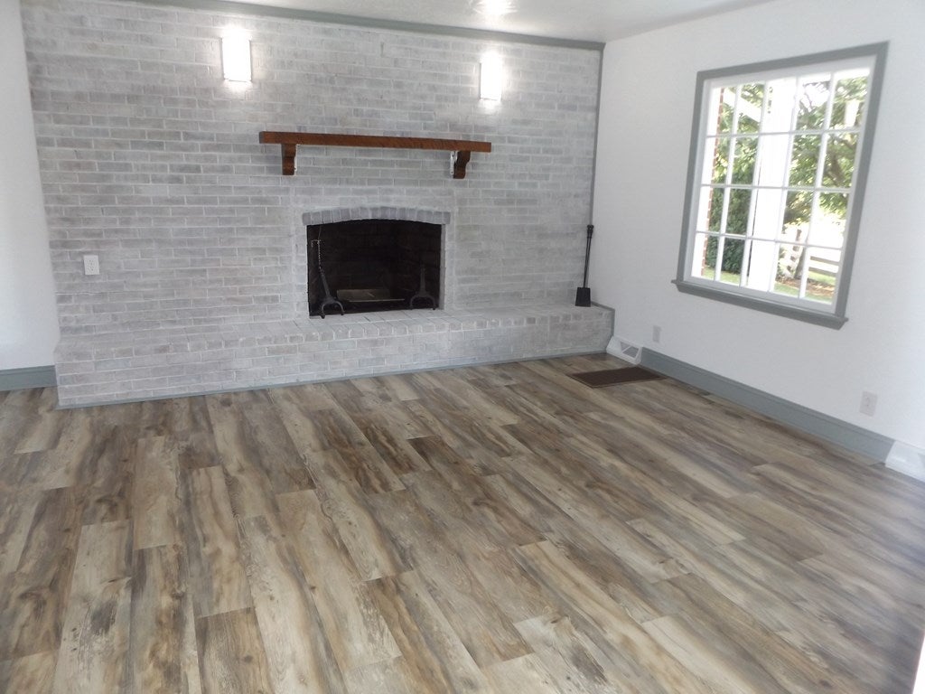 242 Country Road Austinville, VA 24312 - Photo 3 of 45 Gallery Image 3