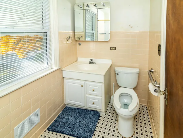 $340,000 | 1801 73rd Avenue, Elmwood Park, IL 60707