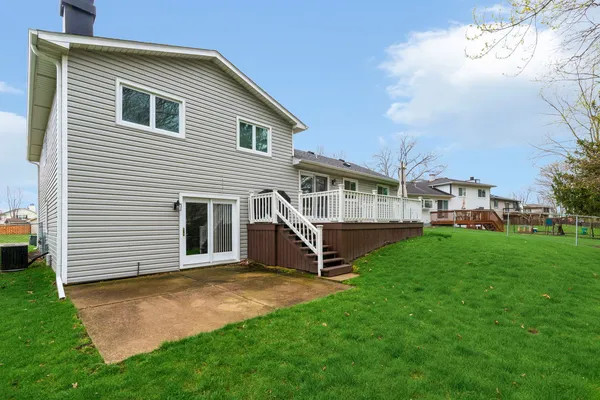 $619,000 | 1890 Shorewood Drive West, Hoffman Estates, IL 60192