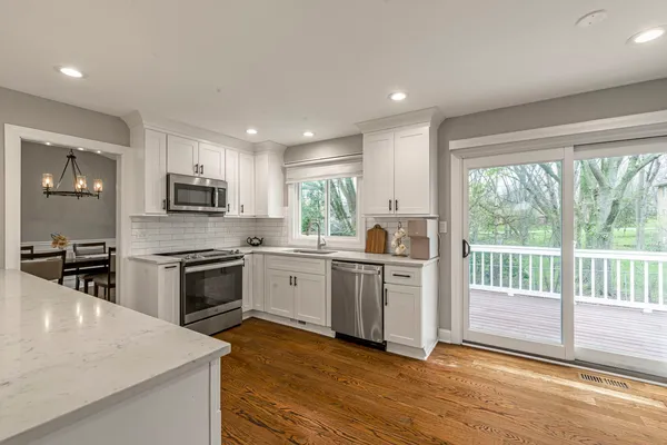 $619,000 | 1890 Shorewood Drive West, Hoffman Estates, IL 60192