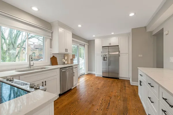 $619,000 | 1890 Shorewood Drive West, Hoffman Estates, IL 60192