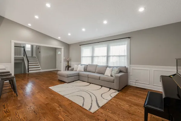 $619,000 | 1890 Shorewood Drive West, Hoffman Estates, IL 60192