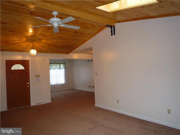 149 Cambridge Road Coatesville, PA 19320 - Photo 8 of 24 Living Room