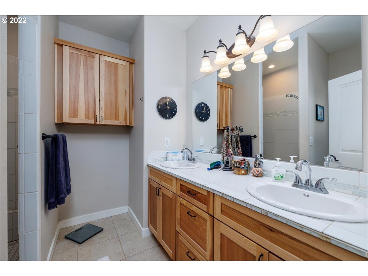 69030 Wasser Road Rainier, OR 97048 - Photo 29 of 31 Bathroom