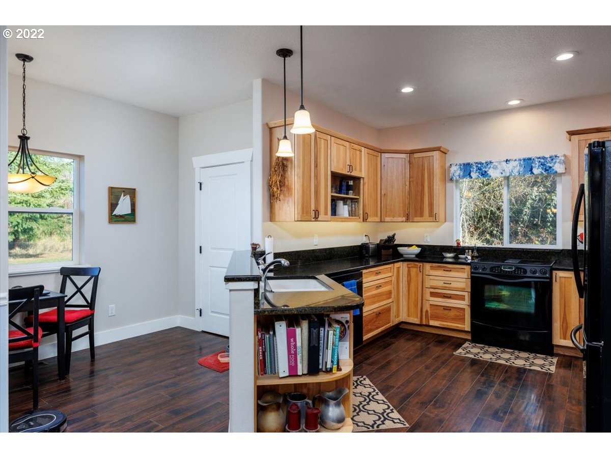 69030 Wasser Road Rainier, OR 97048 - Photo 9 of 31 Kitchen/Nook