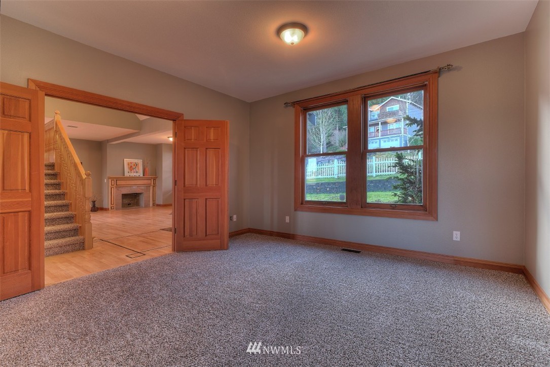 5911 Larimer Road Everett, WA 98208 - Photo 14 of 25