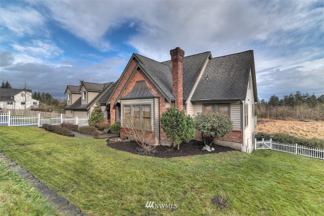 5911 Larimer Road Everett, WA 98208 - Photo 3 of 25