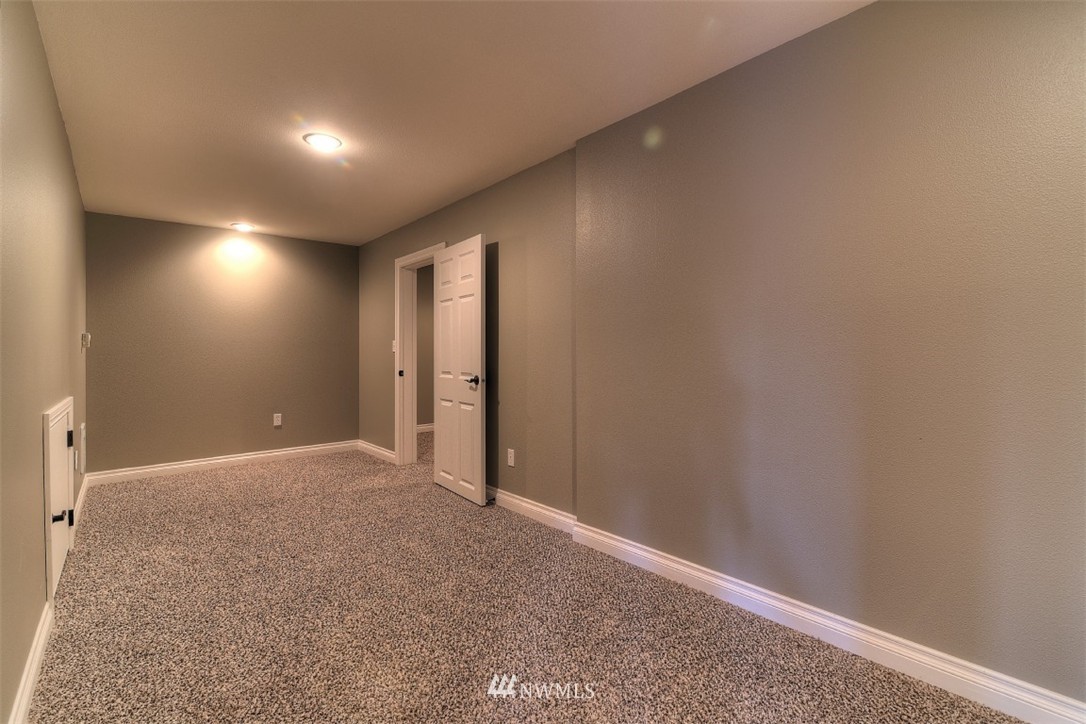 5911 Larimer Road Everett, WA 98208 - Photo 22 of 25