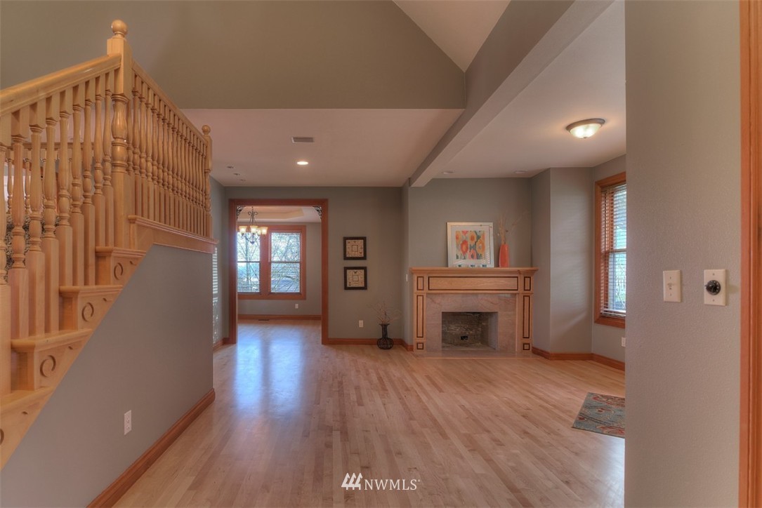 5911 Larimer Road Everett, WA 98208 - Photo 5 of 25