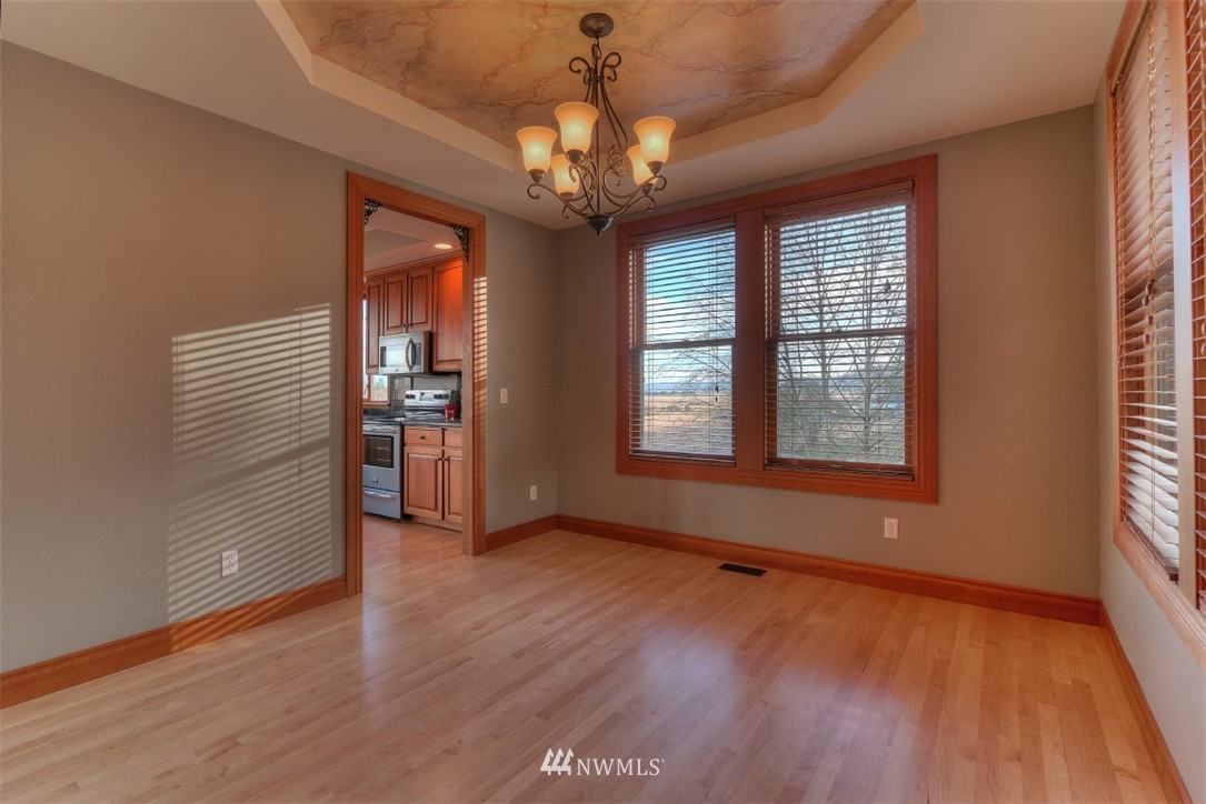 5911 Larimer Road Everett, WA 98208 - Photo 8 of 25