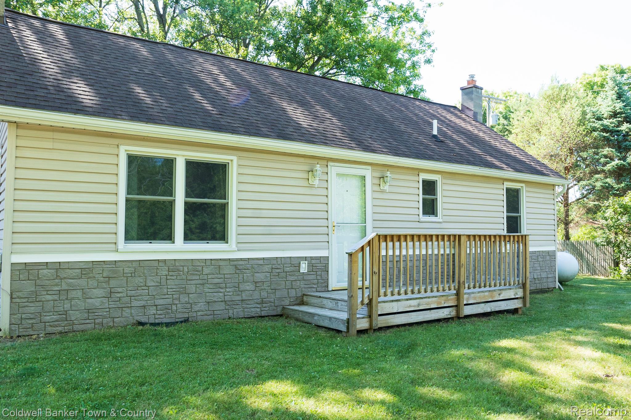 1065 North Latson Road Howell, MI 48843 - Photo 3 of 18 Gallery Image 3