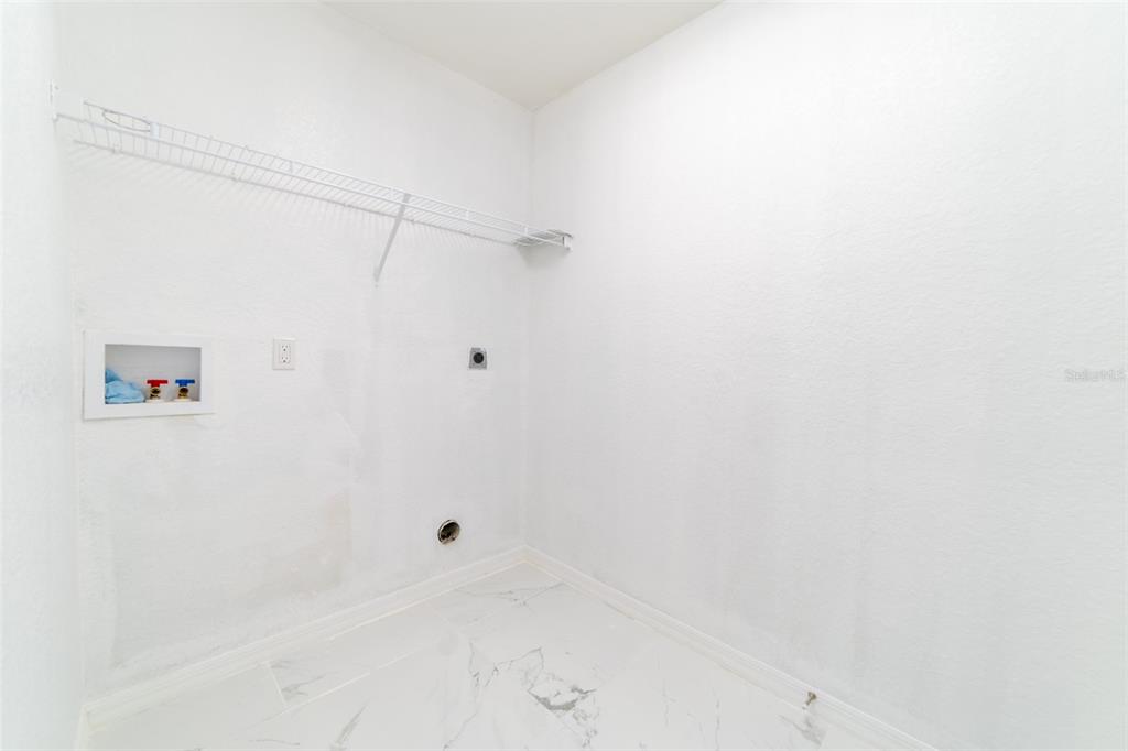 5107 Southwest 165th St Road Ocala, FL 34473 - Photo 15 of 34 a bathroom with a bathtub