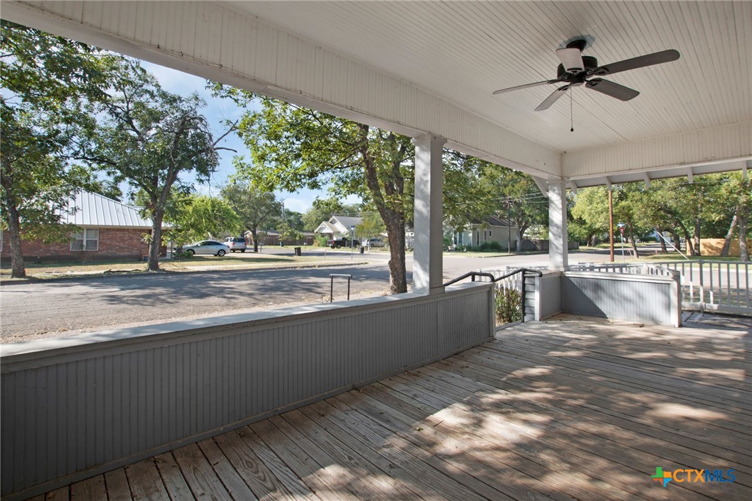 107 West 5th Street Lampasas, TX 76550 - Photo 9 of 32