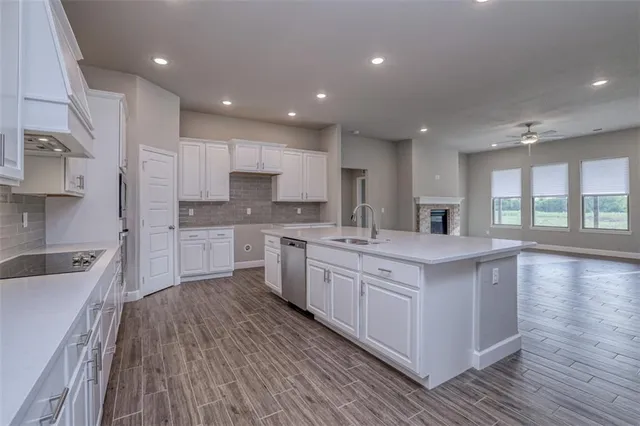 $547,450 | 25371 West 84th Street, Lenexa, KS 66227