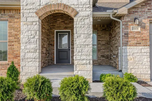$547,450 | 25371 West 84th Street, Lenexa, KS 66227