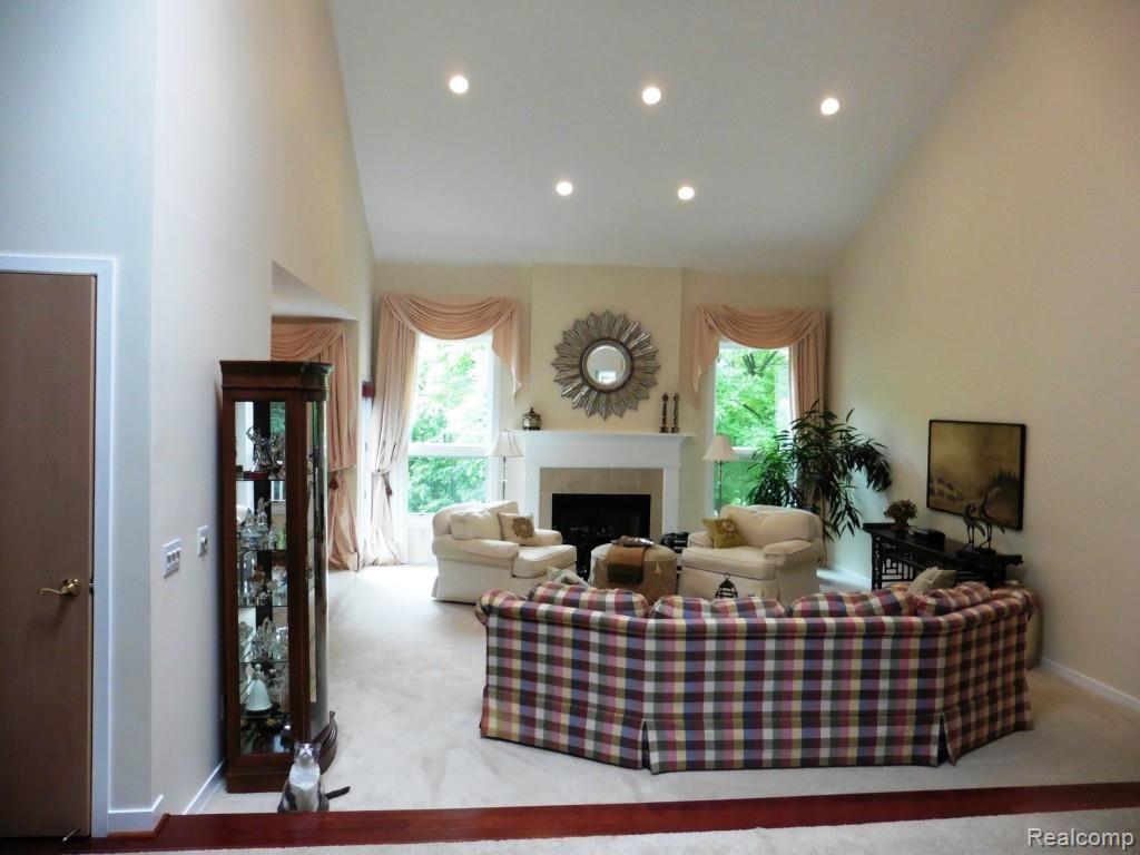2117 Clinton View Circle Rochester, MI 48309 - Photo 9 of 32 Gr Room Clin.jpg