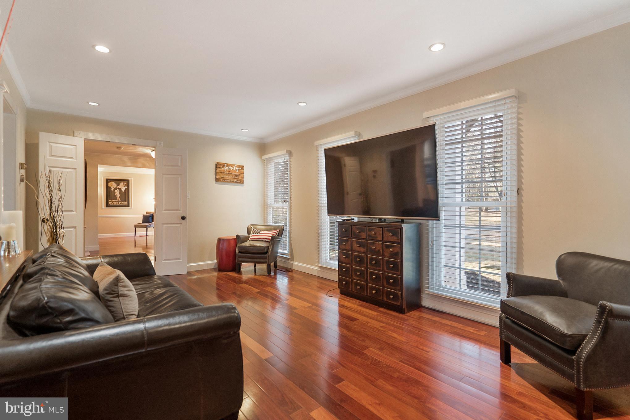 11710 Ayreshire Road Oakton, VA 22124 - Photo 10 of 30 Family Room
