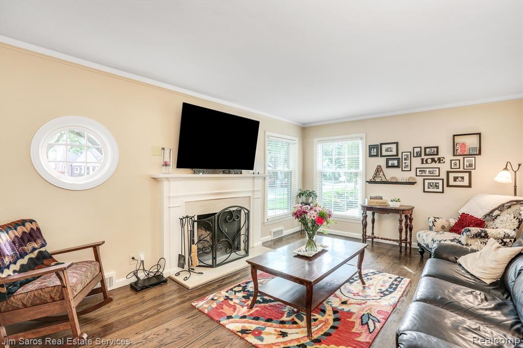 1330 Hampton Road Grosse Pointe Woods, MI 48236 - Photo 5 of 29