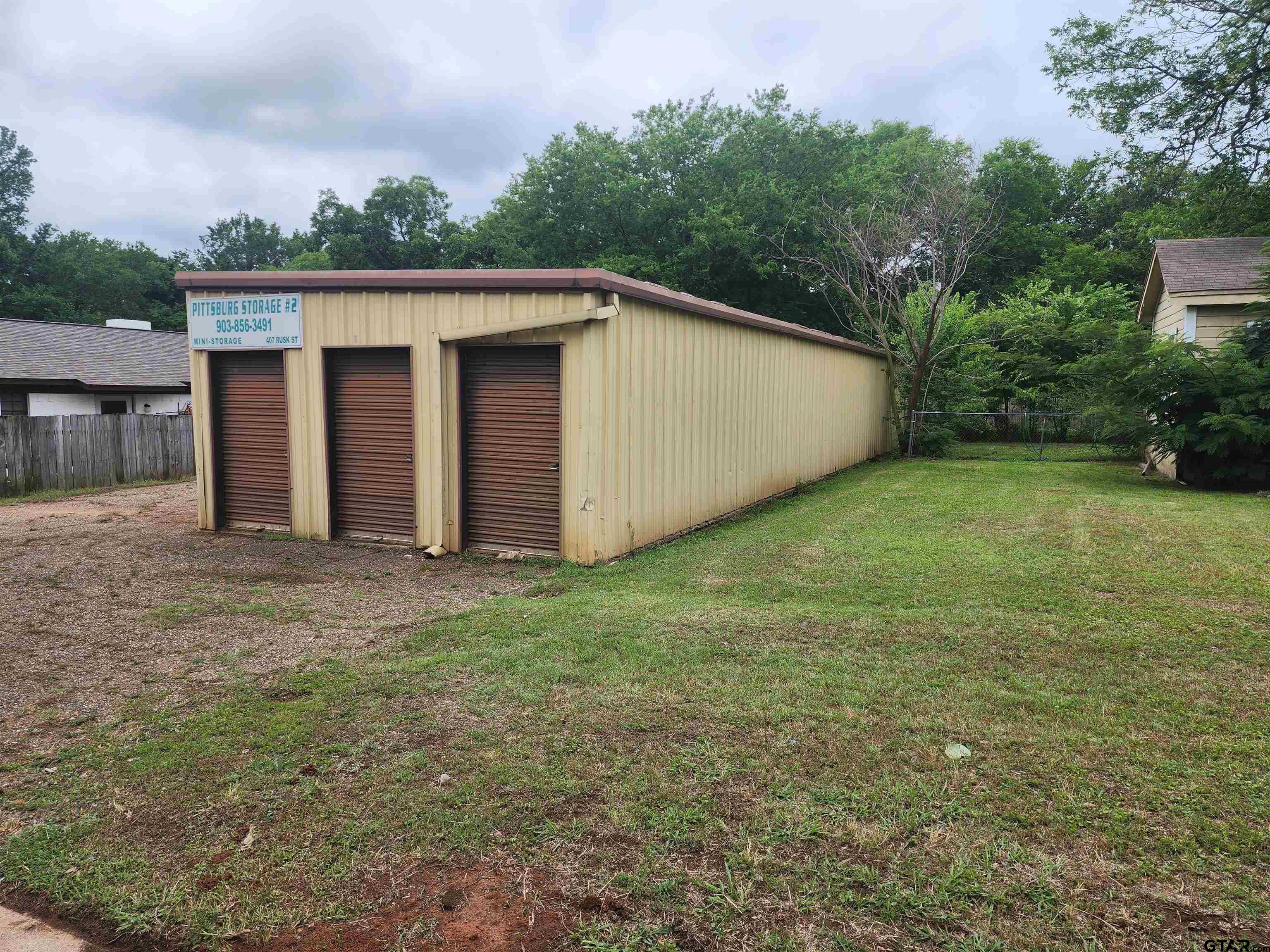 405 Rusk Street Pittsburg, TX 75686 - Photo 28 of 33 a view of a backyard