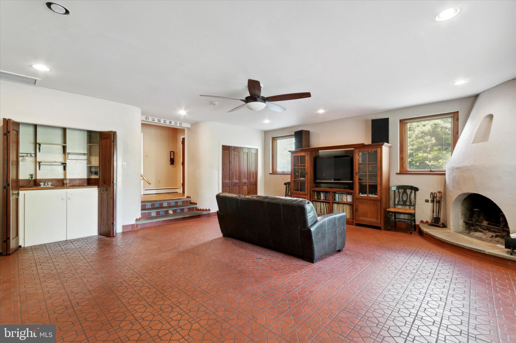 1457 Holcomb Road Huntingdon Valley, PA 19006 - Photo 15 of 47 Family Room with Wet Bar